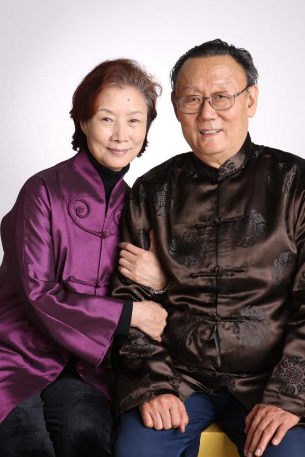 老戲骨呂中：22歲嫁小學同學，3個孩子事業有成，兒媳是國際影后