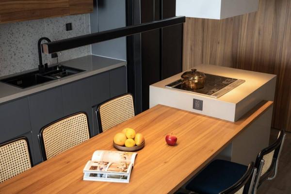 人生中的第一套房，裝修格外上心，少了花裡胡哨的設計越住越耐看