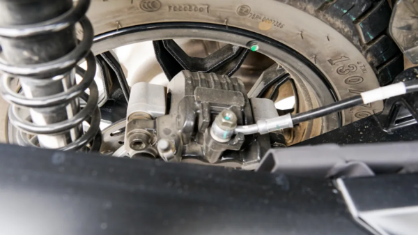 運動休閒踏板 傳承雷霆王水冷動力 1.88萬元光陽RacingX150靜態測評