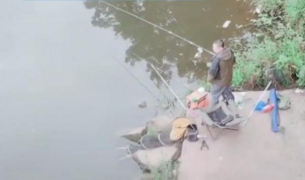 四川男子釣魚誤觸高壓電,意外身亡!為什麼總有人在高壓電下釣魚 四川男子釣魚誤觸高壓電,意外身亡!為什麼總有人在高壓電下釣魚