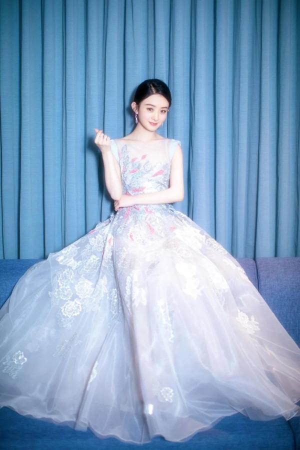 趙麗穎的長拖尾禮服，每套都絕美，你喜歡哪套？