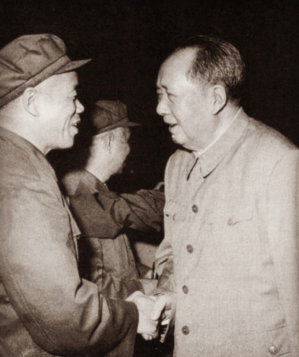 1981年，韓先楚回鄉探親，同鄉親見面後，立即向軍區下了一道軍令