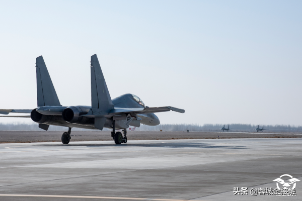 實兵實彈!直擊多彈型、多批次機務保障現場 實兵實彈!直擊多彈型、多批次機務保障現場