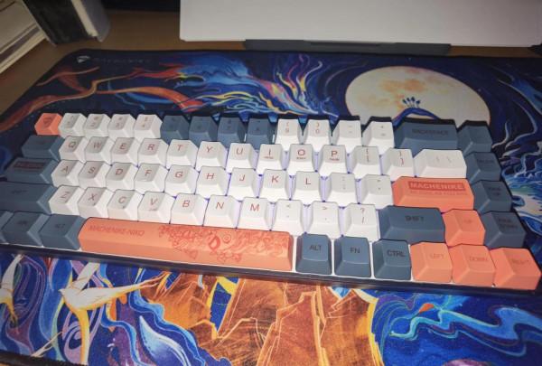 一個大一狗的宿舍桌面