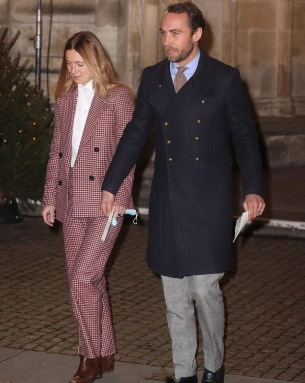 凱特孃家弟媳首次出席王室活動，一身千格鳥西服套裝，貴氣又惹眼