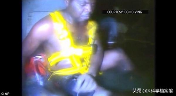 海底求生！一男子被困在海底沉船中，靠一瓶可樂苦撐三天後獲救