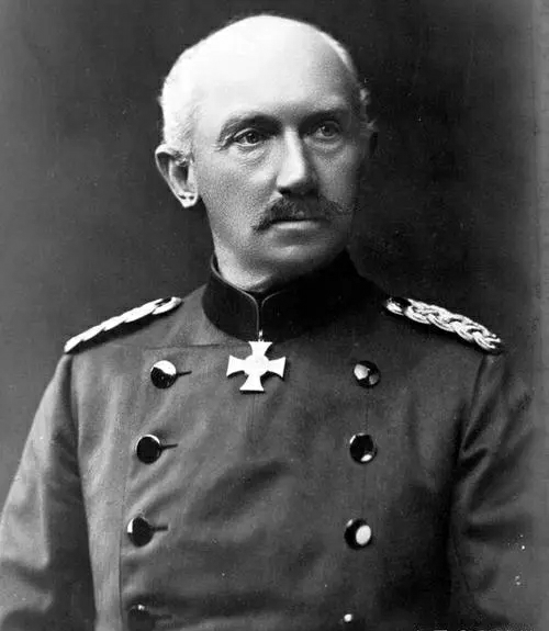 「鷹翼」大戰中的德皇陸軍高階將官簡傳 「鷹翼」大戰中的德皇陸軍高階將官簡傳