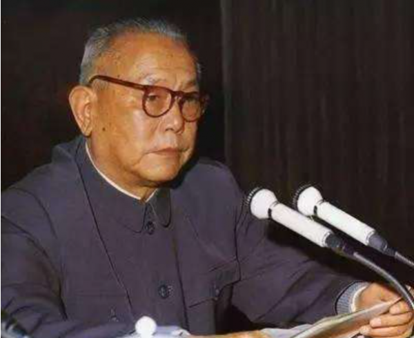 先念、尚昆兩位主席沒有軍銜，為啥名列36位軍事家名單？