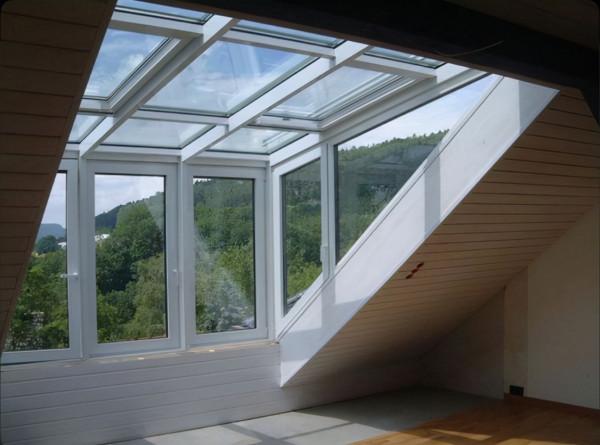 住頂樓我會這樣裝，借斜坡外凸改成陽光房，室內一片通透敞亮