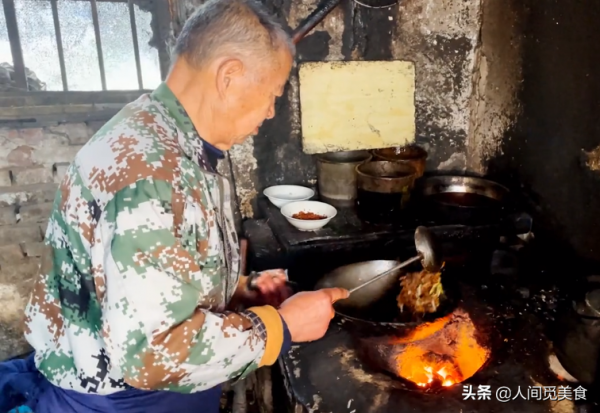 山東農村的蒼蠅館子,大爺一輩子只做一道菜,10元1碗有人不敢吃 山東農村的蒼蠅館子,大爺一輩子只做一道菜,10元1碗有人不敢吃