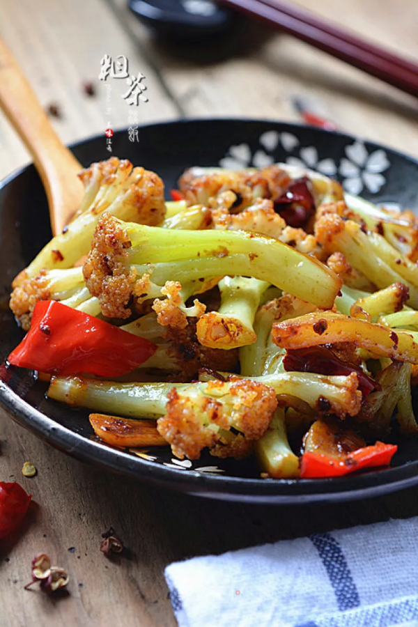 這幾道乾煸菜，焦香四溢，麻辣過癮，下酒又下飯