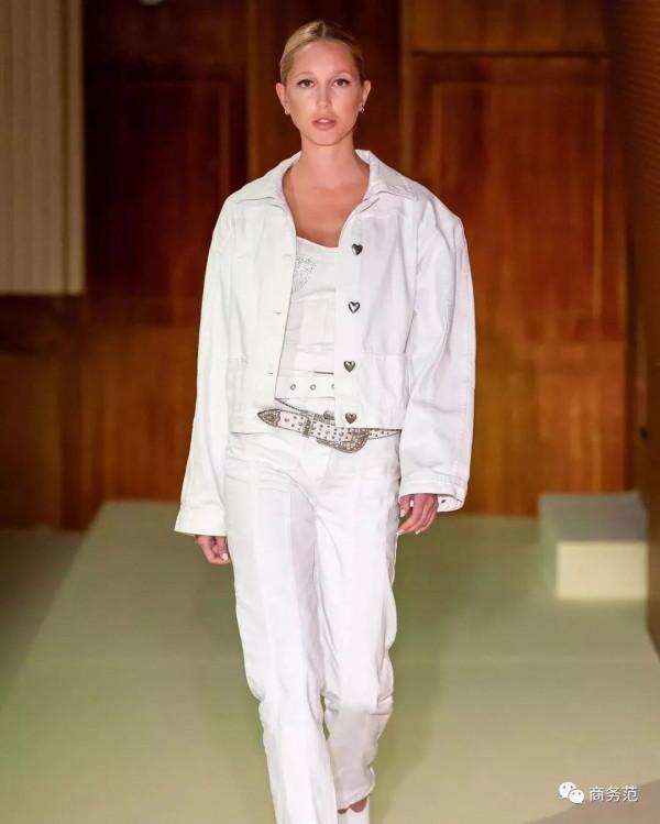 35歲希臘王子迎娶白富美,被廢流亡的王室,為啥全是“網紅名媛” 35歲希臘王子迎娶白富美,被廢流亡的王室,為啥全是“網紅名媛”