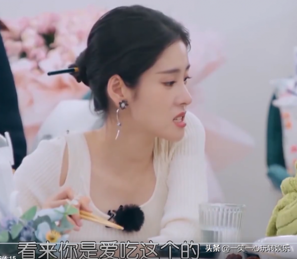 娛樂圈乾飯第一人!趙麗穎一口一片大肥肉!張碧晨看呆了 娛樂圈乾飯第一人!趙麗穎一口一片大肥肉!張碧晨看呆了