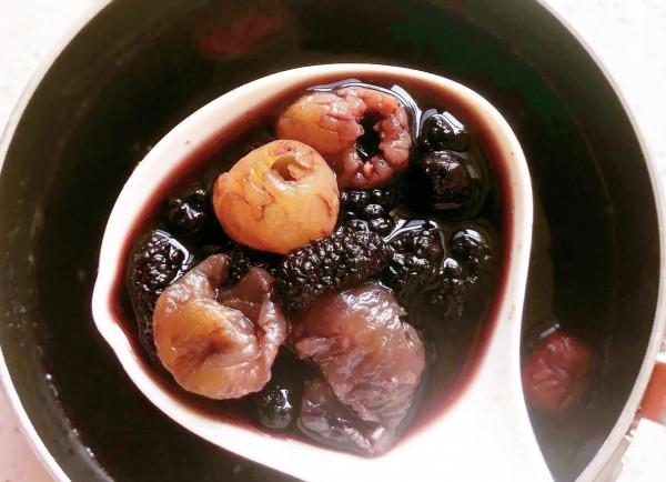 女人30歲以後，這4菜3果要多吃，富含“花青素”，常吃面板顯年輕