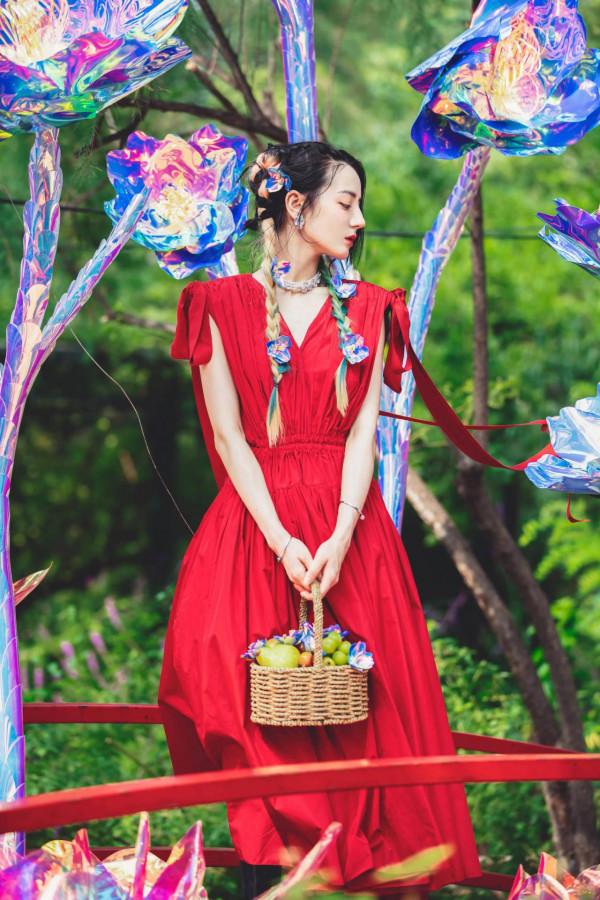 迪麗熱巴：明豔大美人