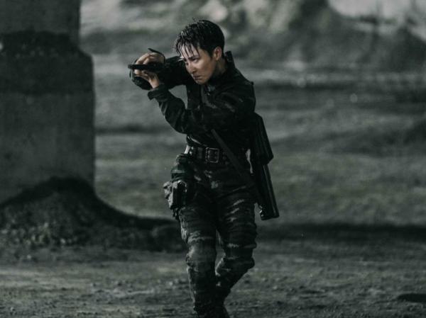 濃妝豔抹就別演軍人了!這8位女星告訴你,什麼才是颯爽英姿 濃妝豔抹就別演軍人了!這8位女星告訴你,什麼才是颯爽英姿