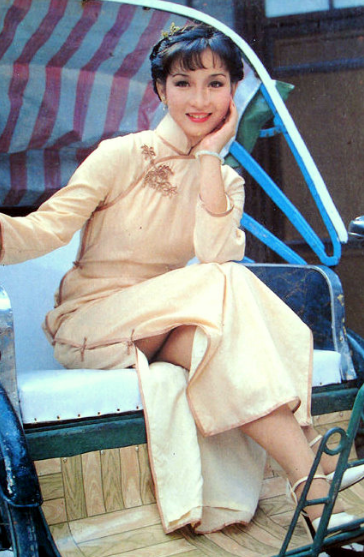 黃杏秀：曾是TVB第一俠女，下嫁陳百祥後，過得怎麼樣？