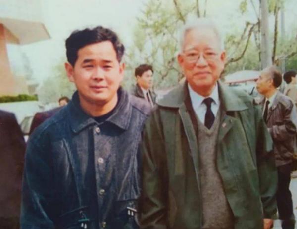 90歲的朱鎔基親自拜訪百歲的袁寶華,見面後:最好的啟蒙老師 90歲的朱鎔基親自拜訪百歲的袁寶華,見面後:最好的啟蒙老師