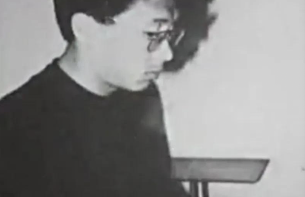 靠一首歌賺了2.4億，從爆火到無人問津，龐龍究竟哪一步走錯了？