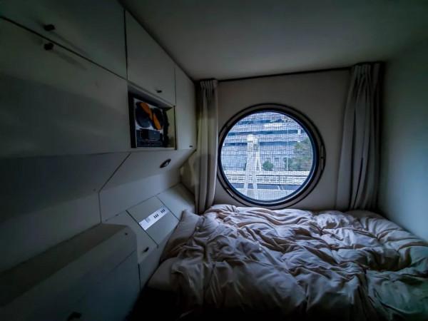 我去東京住了一晚全世界最有名的膠囊旅館，感覺就像冒險