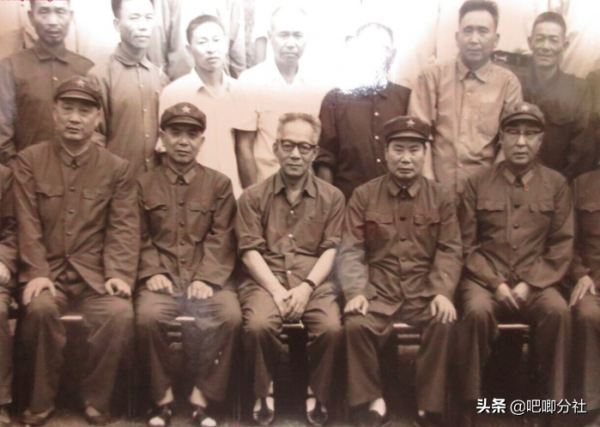 這位少將兩度執掌國體委貢獻巨大，獲鄧小平保護，後任大軍區政委