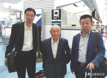 5年前,一日本老頭佩戴勳章來韶山,面向主席銅像哽咽:我是您的兵
