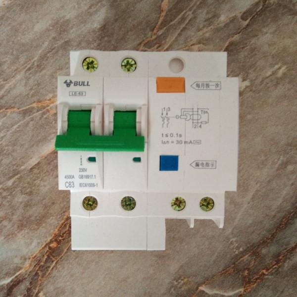 家庭裝修做配電箱裡，空氣開關和漏保不能同時裝，這是真的嗎？