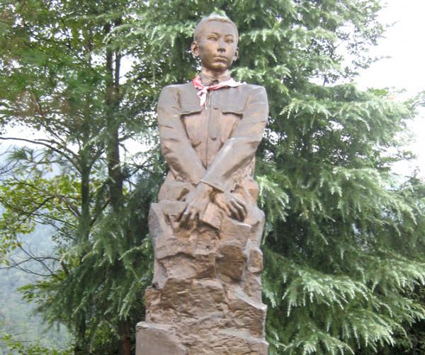 王震率領部隊南下時,一個少年找到他,說我是毛主席的侄子 王震率領部隊南下時,一個少年找到他,說我是毛主席的侄子