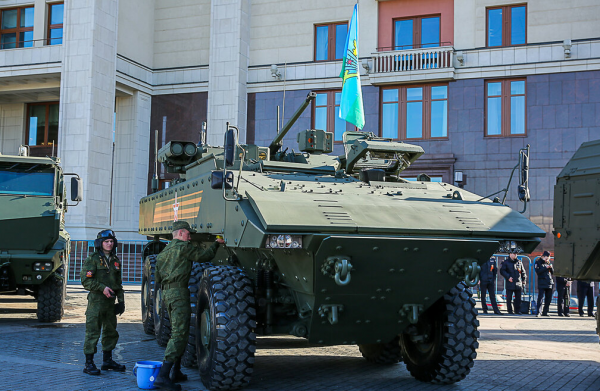 俄羅斯的“迴旋鏢”,K-17輪式步兵戰車,充分吸取阿富汗戰爭經驗 俄羅斯的“迴旋鏢”,K-17輪式步兵戰車,充分吸取阿富汗戰爭經驗