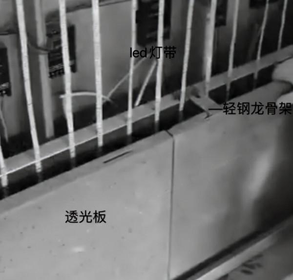 水磨石沒有過時，一整塊幹掛背景牆透光如星空，比大理石都要高檔