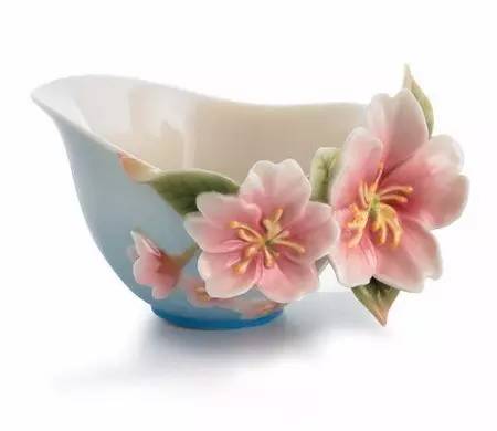 瓷器花樣新玩法,美得讓人目不轉睛。(法藍瓷) 瓷器花樣新玩法,美得讓人目不轉睛。(法藍瓷)