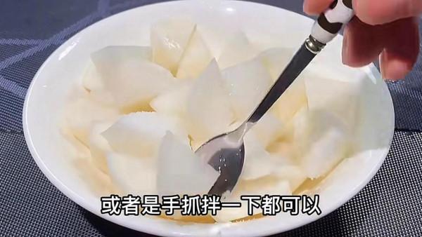 燉骨頭湯，牢記“兩不放”訣竅，湯白肉香不油膩，營養全保留