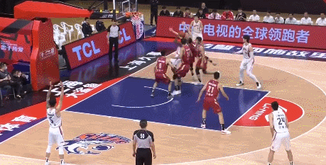 王哲林準三雙富蘭克林39+14,浙江2人被罰下不敵上海送對手8連勝 王哲林準三雙富蘭克林39+14,浙江2人被罰下不敵上海送對手8連勝