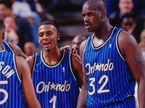 奧尼爾在1996年成為自由球員，看看當時聯盟給出了什麼樣的報價？