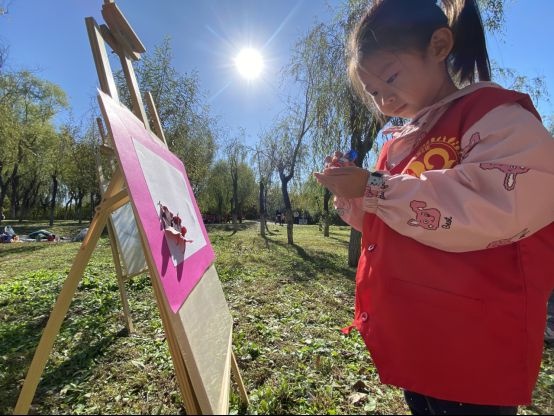 「培育和踐行社會主義核心價值觀」寬城第二幼兒園開展我帶文明同行徒步秋遊活動