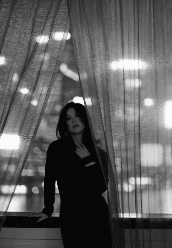 朱珠產後首次公開亮相!穿黑裙戴鴿子蛋有豪門範,正式復出排場大 朱珠產後首次公開亮相!穿黑裙戴鴿子蛋有豪門範,正式復出排場大