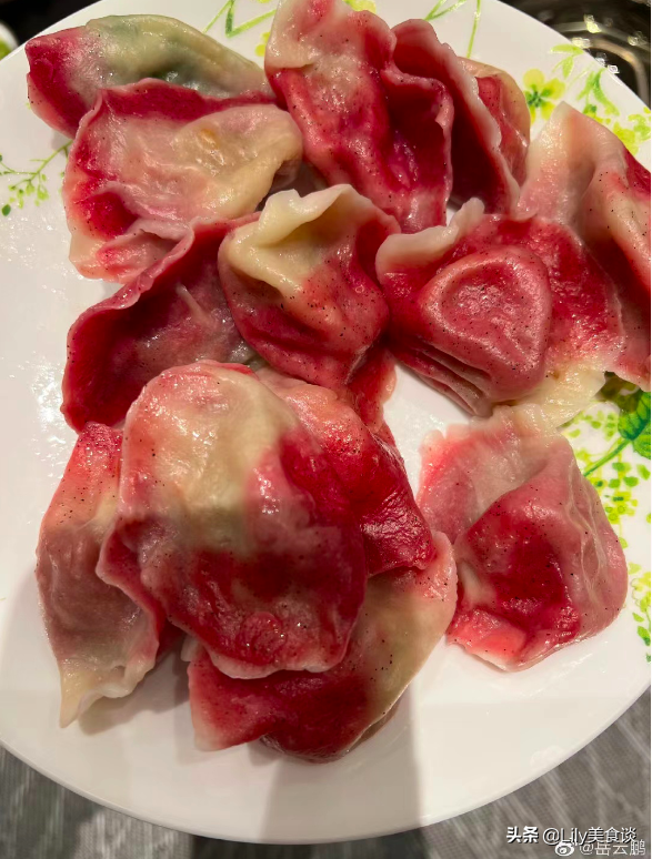 岳雲鵬曬年夜飯火了，豐盛接地氣，引5萬人點贊，網友：餃子特別