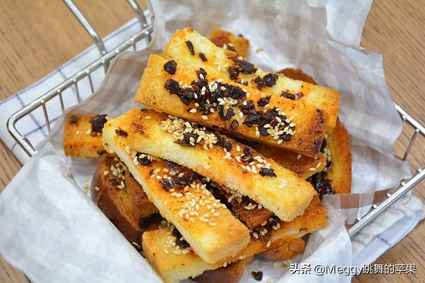 吃不完的吐司別扔，加點麻辣火鍋底料烤一烤，酥香脆嫩吃不夠