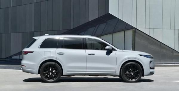 “加價”1萬換14項配置，理想ONE可油可電，的確比純電好用？