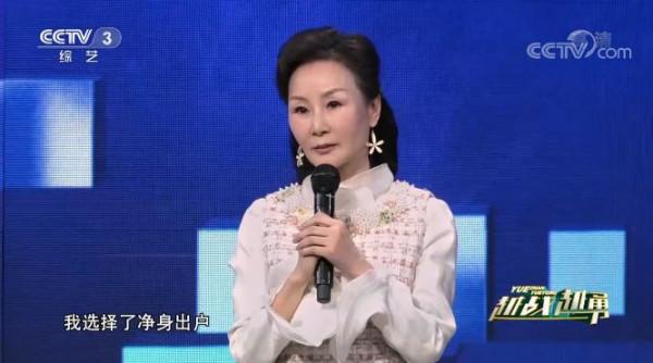 雪瑞姑姑：靠壕氣人設走紅，花甲之年活成18歲，她到底是何身份？