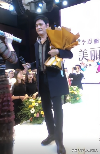 走穴撈金、購百萬豪宅、領退休金,老年港星過上頂級內地生活 走穴撈金、購百萬豪宅、領退休金,老年港星過上頂級內地生活