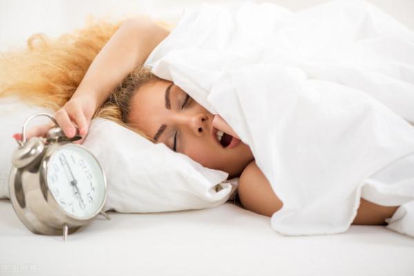 睡覺時突然抖一下,是為何?|每天一堂冷知識 睡覺時突然抖一下,是為何?|每天一堂冷知識