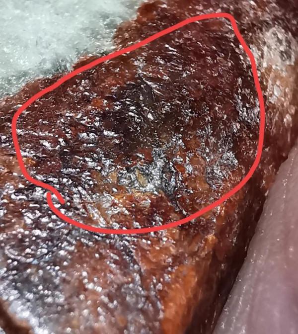 非常漂亮高古紅沁知了皮殼所表現的無法可仿本質特徵，跟仿品比較