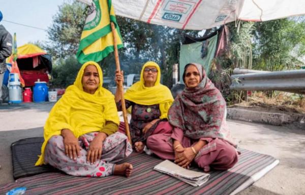 3年前，74歲大媽生下雙胞胎，現坦言：後悔做出這樣的選擇