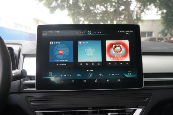 體驗秦Pro DM，外觀很帥氣，配置豐富，配插電式混動發動機