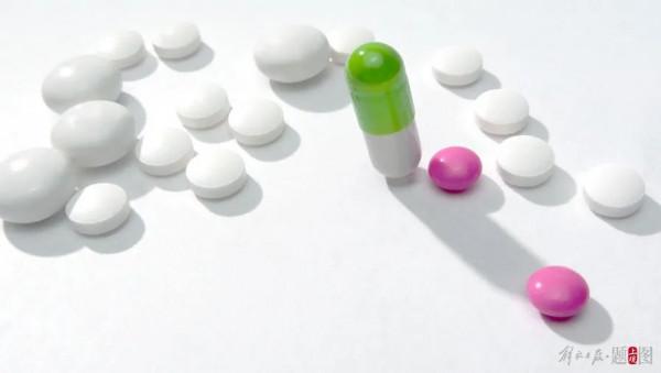 住院、死亡風險降低一半?抗新冠病毒口服藥研發有新進展 住院、死亡風險降低一半?抗新冠病毒口服藥研發有新進展