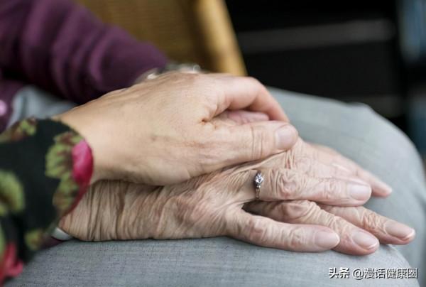 老年人身上所謂的“老人味”，究竟是怎麼回事？早了解早知道