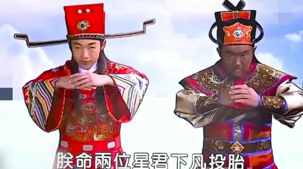 民間故事:狐妖被天神追殺,她躲在包拯後面,天神看見竟然被嚇退 民間故事:狐妖被天神追殺,她躲在包拯後面,天神看見竟然被嚇退