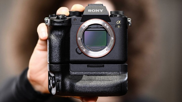 新款索尼金磚來了：機器變大了，音質也變強了？