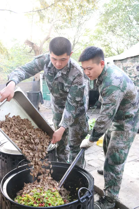 野“味”十足!第71集團軍“臨汾旅”伙食真到“胃” 野“味”十足!第71集團軍“臨汾旅”伙食真到“胃”